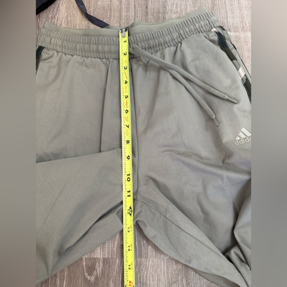 NEW adidas Essentials Camo-Print 3-Stripes Twill Pants XS - Picture 7 of 11